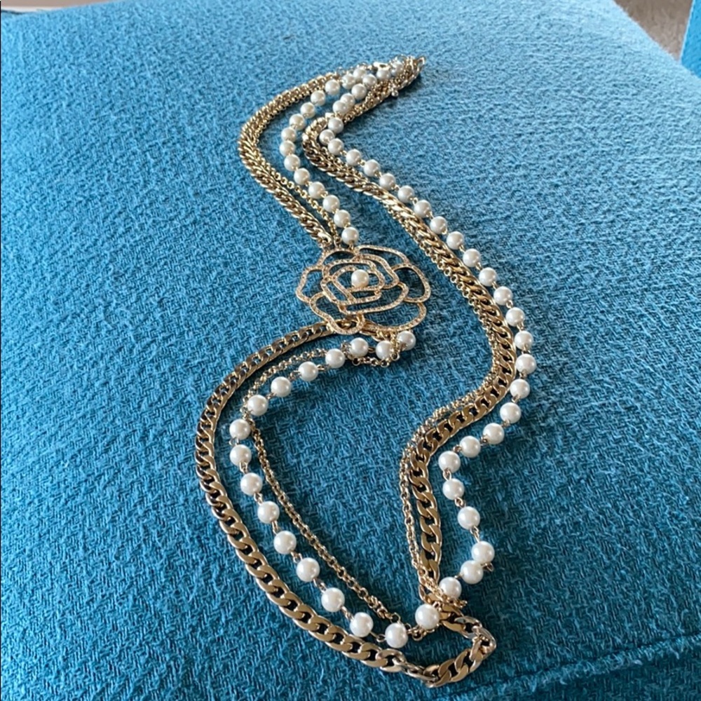 Gold and pearl long necklace